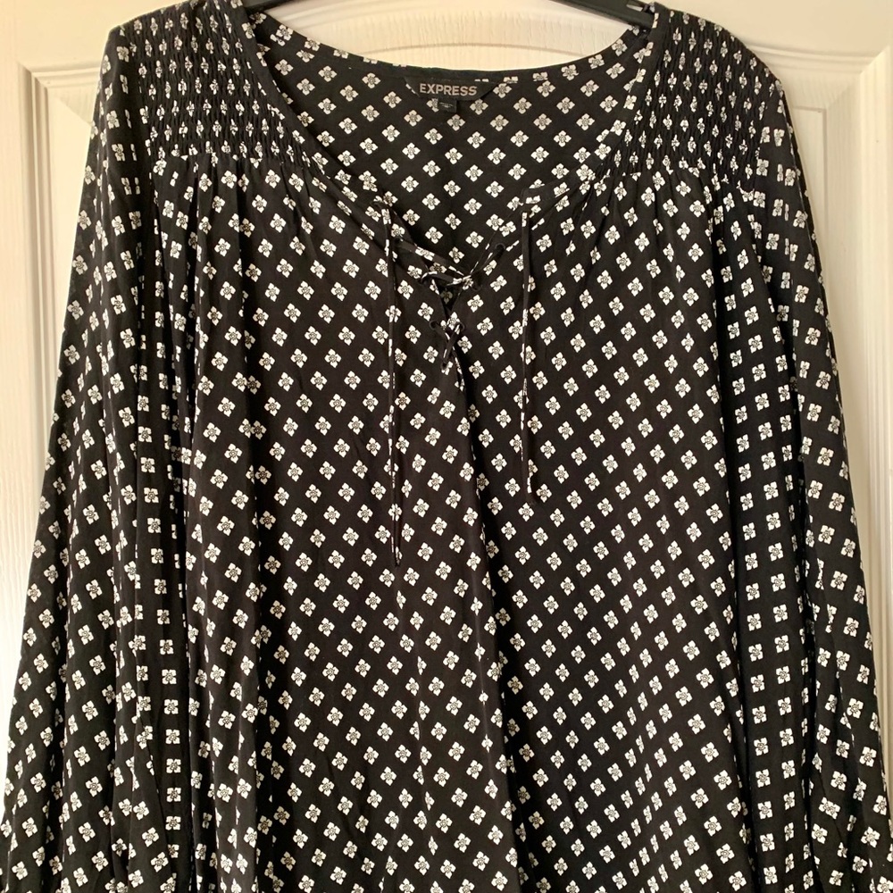 Black & white blouse